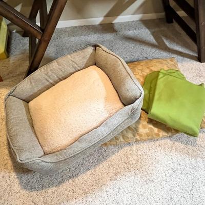 Lot 60 Pet beds