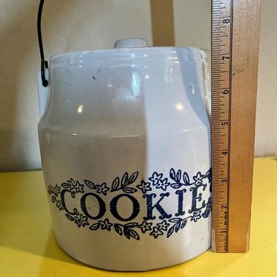 Lot 65 Pfaltzgraff Cookie Jar