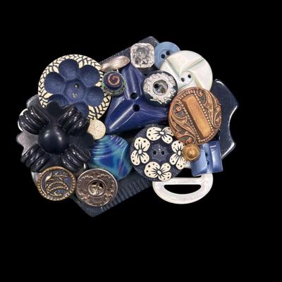 Sale Photo Thumbnail #130: Assorted Brooches