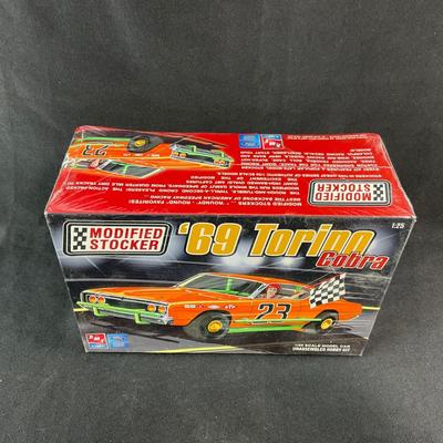 -95- 1:25 SCALE | ‘69 Torino Cobra Model Kit | Sealed