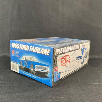 -96- 1:25 SCALE | 1965 Ford Fairlane Model Kit | Sealed