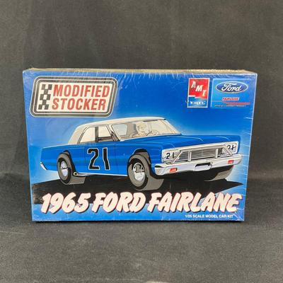 -96- 1:25 SCALE | 1965 Ford Fairlane Model Kit | Sealed