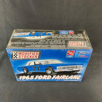 -96- 1:25 SCALE | 1965 Ford Fairlane Model Kit | Sealed
