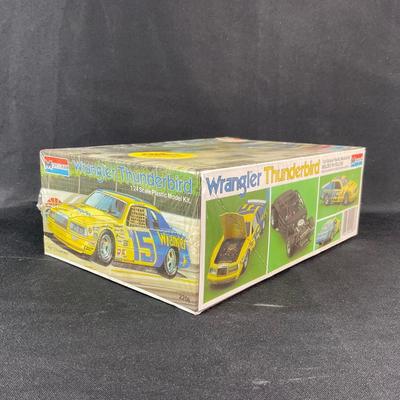 -98- 1:24 SCALE | Wrangler Thunderbird Model Kit | Sealed