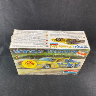 -98- 1:24 SCALE | Wrangler Thunderbird Model Kit | Sealed