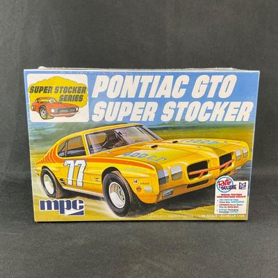 -108- 1:25 SCALE | Pontiac GTO Super Stocker Model Kit | Sealed