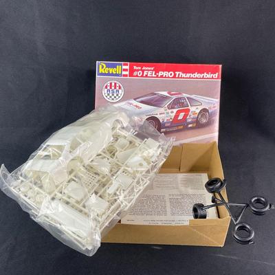 -110- 1:25 SCALE | Tom Jones #0 Fel-Pro Thunderbird Model Kit | Opened