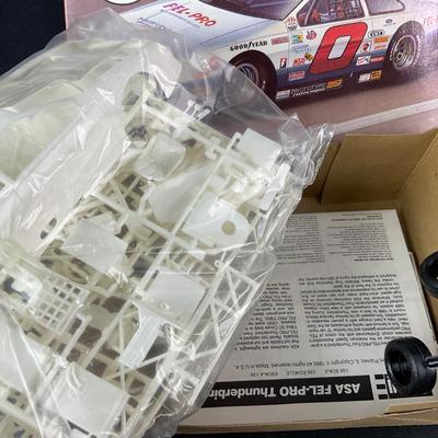 -110- 1:25 SCALE | Tom Jones #0 Fel-Pro Thunderbird Model Kit | Opened