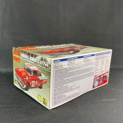 -114- 1:25 SCALE | “Fireball” Roberts ‘57 Ford | Opened