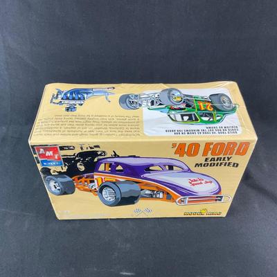 -116- 1:25 SCALE | ‘40 Ford Early Modified Model Kit | Sealed
