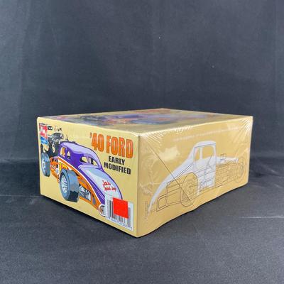 -116- 1:25 SCALE | ‘40 Ford Early Modified Model Kit | Sealed