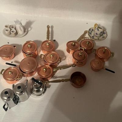 Porcelain kitchen set