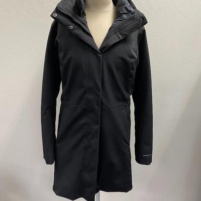 Sale Photo Thumbnail #260: 2 layers, 2 full zip with storm flap and snaps
Snap on/off hood
Stand up collar
Zipper closure pockets 
Above the knee length
Size Large
Excellent condition, 1 previous owner