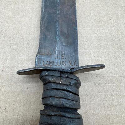 WWII Era U.S. Navy Camillus Fixed Blade Knife – Stacked Leather Handle