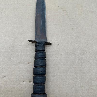 WWII Era U.S. Navy Camillus Fixed Blade Knife – Stacked Leather Handle