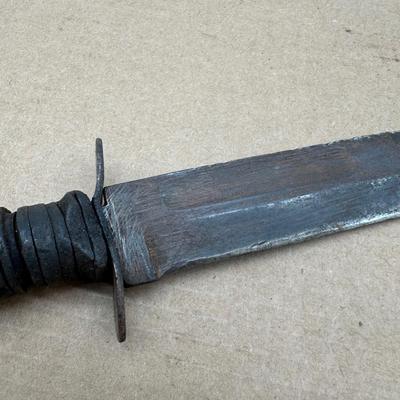 WWII Era U.S. Navy Camillus Fixed Blade Knife – Stacked Leather Handle