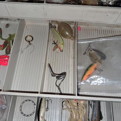 TACKLE BOX FILLED WITH VARIETY OF TACKLE