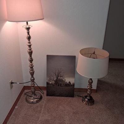 QUALITY CHROME BASE FLOOR LAMP AND TABLE LAMP PLUS A CANVAS PICTURE OF A BARN