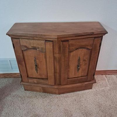 SPRINGFIELD BATTERY OPERATED CLOCK AND A SIDE CABINET