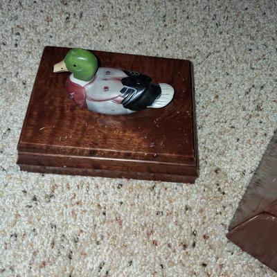 VTG CABI/ MAN CAVE/GUY FRIENDLY DRCOR AND DUCK PLAYING CARDS