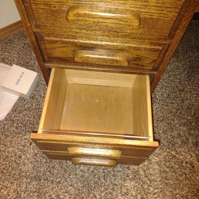 QUALITY OAK CREST ROLL TOP DESK IN GREAT CONDITION