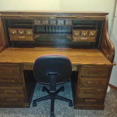 QUALITY OAK CREST ROLL TOP DESK IN GREAT CONDITION