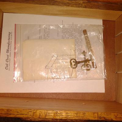 QUALITY OAK CREST ROLL TOP DESK IN GREAT CONDITION