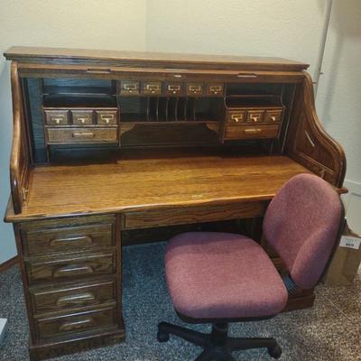 QUALITY OAK CREST ROLL TOP DESK IN GREAT CONDITION