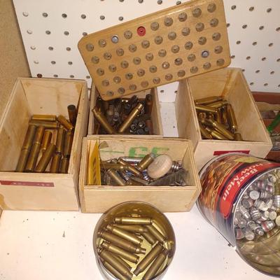 MISC ITEMS IN A BENCHTOP ORGANIZER AND RELOADING SUPPLIES