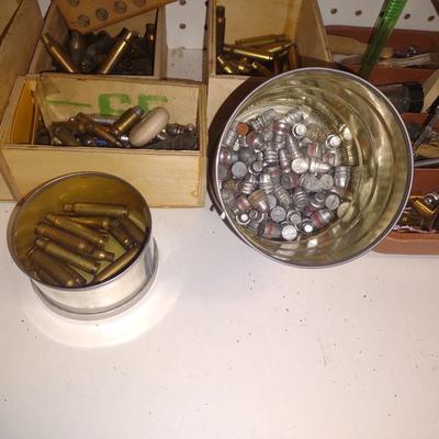 MISC ITEMS IN A BENCHTOP ORGANIZER AND RELOADING SUPPLIES