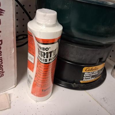 CABELA'S MODEL 400 VIBRATORY CASE TUMBLER WITH EXTRAS