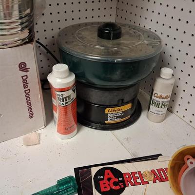 CABELA'S MODEL 400 VIBRATORY CASE TUMBLER WITH EXTRAS