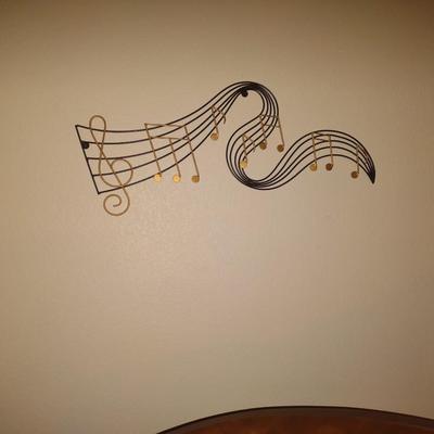 IRON MULTI CANDLE CENTERPIECE AND METAL TREBLE CLEF WALL ACCENT
