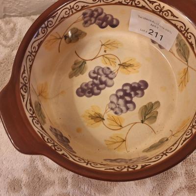 Temp-Tations by Tara Presentable Ovenware 1.5 Qt. Bowl in the "Vineyard" pattern. 