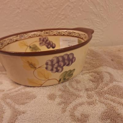 Temp-Tations by Tara Presentable Ovenware 1.5 Qt. Bowl in the "Vineyard" pattern. 