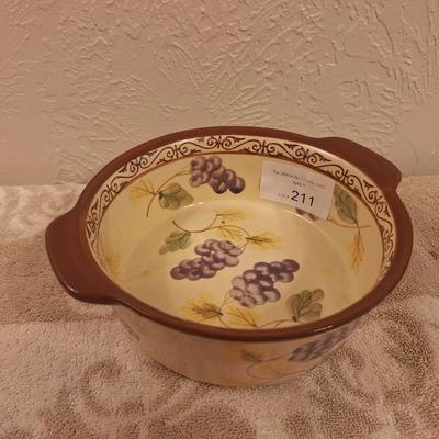 Temp-Tations by Tara Presentable Ovenware 1.5 Qt. Bowl in the "Vineyard" pattern. 