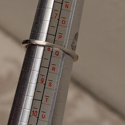 STS 925 Sterling silver ring size 8 with Dark blue stone (lapis lazuli?)