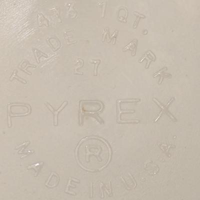 vintage Pyrex 473 1-quart casserole dish in the turquoise Amish Butterprint pattern