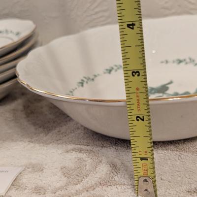 6 pc Gibson housewares Victorian rose pattern soup or salad bowls.