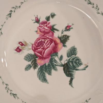 6 pc Gibson housewares Victorian rose pattern soup or salad bowls.