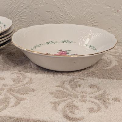6 pc Gibson housewares Victorian rose pattern soup or salad bowls.