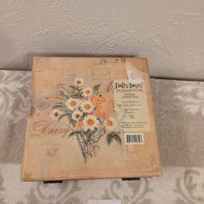 Jewelry box
