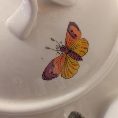 Portmeirion Botanic Garden teapot "Dog Rose" with butterflies  1972 4 cup teapot and lid