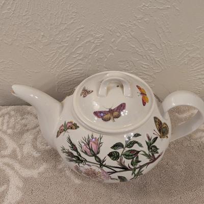 Portmeirion Botanic Garden teapot "Dog Rose" with butterflies  1972 4 cup teapot and lid