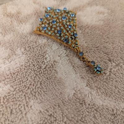 Vintage kite shaped gold tone brooch with light blue stones