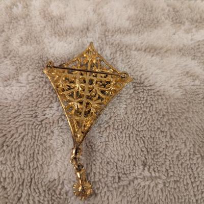 Vintage kite shaped gold tone brooch with light blue stones
