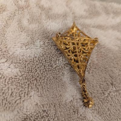 Vintage kite shaped gold tone brooch with light blue stones