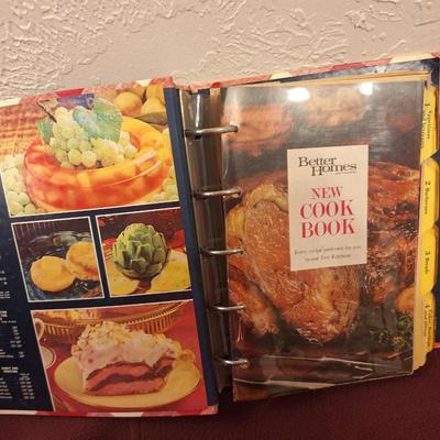 Better Homes and Gardens New Cook Book. 