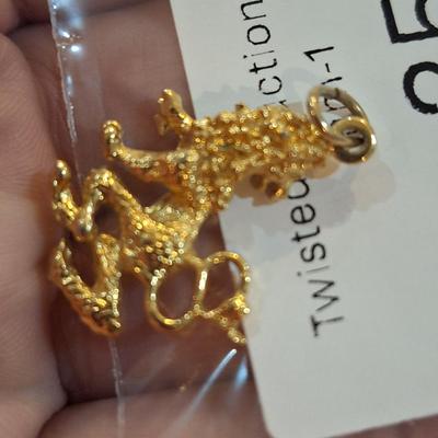 gold tone full body lion charm
