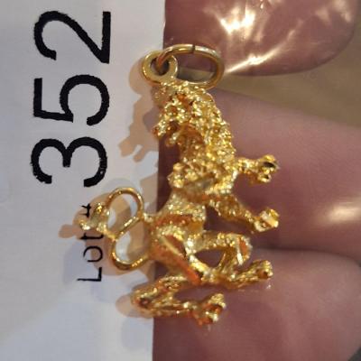 gold tone full body lion charm